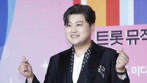 ‘음주 뺑소니’ 김호중, 취재진 피해 지하주차장으로 몰래 출석