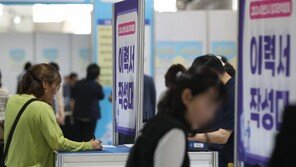 한국인, 일본인의 1.2배 받는다…OECD 평균 임금의 90% 돌파