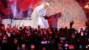 뉴진스님, 승복 벗고 ‘DJ윤성호’로 싱가포르 공연 오른다…“종교 언급 없이”