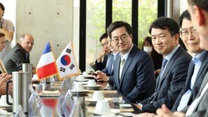 ‘돈 버는 지사’ 김동연, 다음은 ‘프랑스’…현장에서 700억 투자 유치