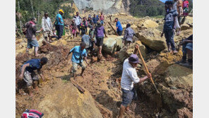 파푸아뉴기니, 산사태로 2000명 이상 매몰…도로 곳곳 봉쇄