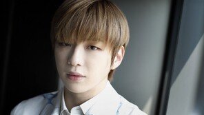 탈덕수용소, 장원영 이어 강다니엘…얼굴 가리고 명예훼손 재판 출석