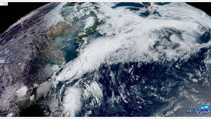 올해 1호 태풍 에위니아, 日 남부 통과 예상…필리핀선 3명 사망