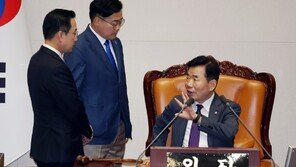 김진표 “‘독재정권 ’올 오어 낫씽‘ 후진정치 이젠 여당이 하고 있다”