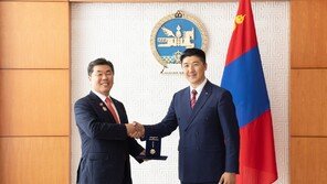 대한항공, 몽골 대통령 ‘우정의 메달’ 받아… 20년 사회공헌활동 공로