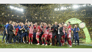 올림피아코스, 유로파 콘퍼런스 우승… 그리스 팀 최초 유럽 클럽대항전 제패
