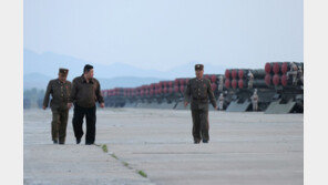 “김정은 군사 분야 공개활동 크게 늘어…대남정책 전환이 이유”