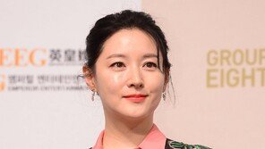 배우 이영애, 쌍둥이 자녀와 함께… 취약계층 치료비 5100만원 기부