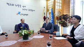 조국 “인권위원 막말 의혹 점검”…송두환 “제도 정비 필요”