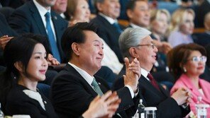 尹대통령, 카자흐 총리 만나 “국책사업에 韓 기업 참여 기대”