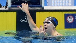 월시, 여자 접영 100m 8년 만에 세계 신기록…55초18