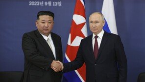 러 “푸틴, 김정은과 비공식 대화…민감사안 논의할 것”