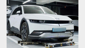 로봇이 바퀴 밑으로 쑥… 순식간에 ‘저절로 주차’