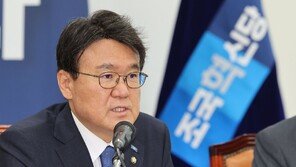 황운하 “교섭단체 구성 허들 허탈…정치개혁 절감”