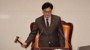 우원식 국회의장 “검찰 압수수색 자제돼야…임의제출 형식 취하길”