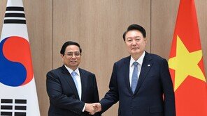 尹대통령, 베트남 총리 접견…“국방·안보 전략적 협력 강화”