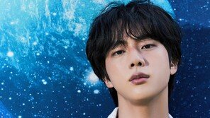 방탄소년단 진, ‘2024 파리 올림픽’ 성화 봉송 주자 참여