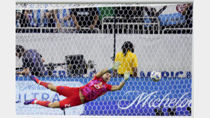 아르헨티나, 마르티네스 선방 ‘쇼’에 에콰도르 꺾고 코파 대회 4강 진출