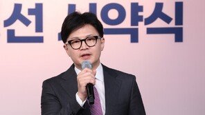 ‘한동훈 사퇴’ 연판장, 술렁이는 ‘원외’…카톡방엔 “자제하자”