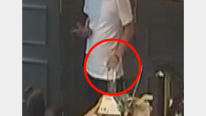 “삼키자마자 뱉었다” 비릿한 커피…남성, 이물질 주입 포착