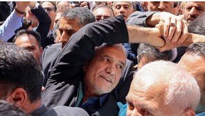 이란 대선, 개혁파 페제슈키안 승리…“강경보수 막으려 청년 여성 표 몰려”