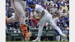 홧김에 더그아웃 벽 쳤다가…MLB 투수 브루어, 황당 왼손 골절