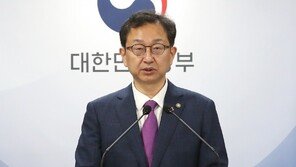 권익위 ‘김여사 명품백’ 소수의견 회의록 남긴다…회의록·의결서 확정