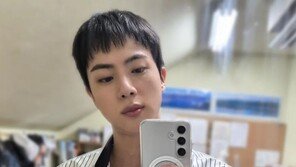 모교 등장한 BTS 진에 난리난 남학생들…“부산행인 줄”