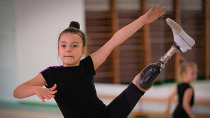 전쟁도 못 앗아간 우크라 소녀의 꿈… “패럴림픽서 나빌레라”