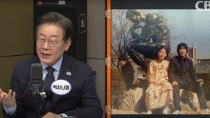 ‘까만 대학교복’ 이재명, 맨발의 김두관…20대 사진 공개