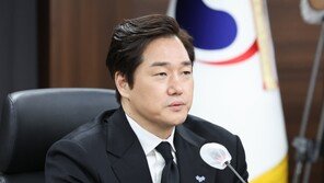 美서 6분간 영어 연설한 유지태…“北 주민 고통에 눈 감지 말라”