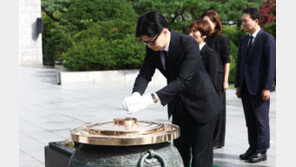 한동훈, 새 지도부와 현충원 참배…첫 공식 일정 시작