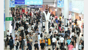 본격 휴가철 인천공항 ‘인산인해’…주말 이틀 12만명 출국