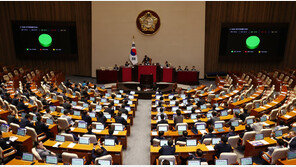 필리버스터→강제종결→단독처리 반복…野, 방문진법도 처리 예고