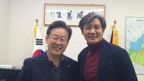 조국 “이재명과 나 이간질 말라, 우린 원래 가까운 사이…여기 사진 봐라”