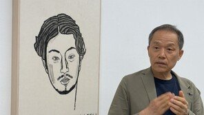 먹으로 그린 유튜버… 김선두 “낡은 걸로 새 얘기”