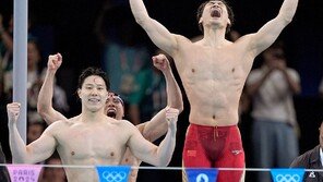 중국이 세계최강 미국 꺾었다… 수영 남자 혼계영 400m 금메달