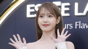 아이유, 통 큰 미담 또…콘서트 모든 스태프에 비즈니스석 쐈다