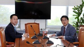‘여야정 협의체’ 놓고 하루만에 딴소리… 野 “영수회담 먼저” 與 “조건달지 말라”