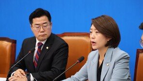 고민정 “민주, 억누른 단합 아닌 다양함 살아있는 단합 길 가야”