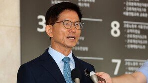 민주 “김문수, 경사노위 회의 한 번 주재…법인카드 부정사용 의혹도”