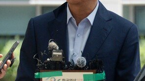 임종석 전 비서실장 검찰 출석…‘文 전 사위 특채 의혹’ 수사