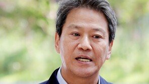 검찰 출석 임종석 진술거부권 행사…3시간20여분만에 귀가