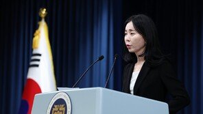 대통령실 “日오염수 1년, 野 여전히 괴담선동”… 민주 “무슨 근거로 괴담-거짓 선동 매도하나”