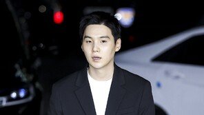 ‘음주 스쿠터’ BTS 슈가 경찰 출석… “실망드려 죄송”