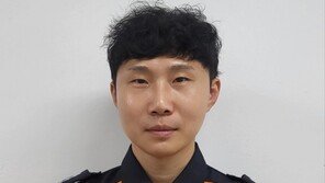 춘천 야산 인근 검은 연기…퇴근길 소방관 달려가 9분 만에 불 껐다