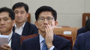 김문수 “박근혜 탄핵은 잘못…그분이 뇌물죄면 나도 뇌물죄” 野 사퇴 요구 거부