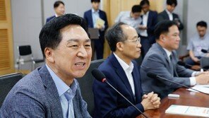 與 김기현, 보복탄핵방지법 추진…신속 각하·국가보조금 삭감