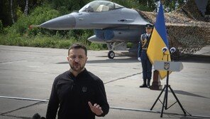 우크라 F-16, 자국 패트리엇 맞아 추락 의혹…젤렌스키, 공군사령관 해임