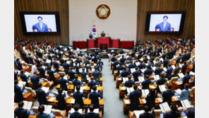 우원식, 尹겨냥 “국회 존중없이 국정성과 못내”… 여야 의원들 손 맞잡고 “협치” 외치며 단체사진